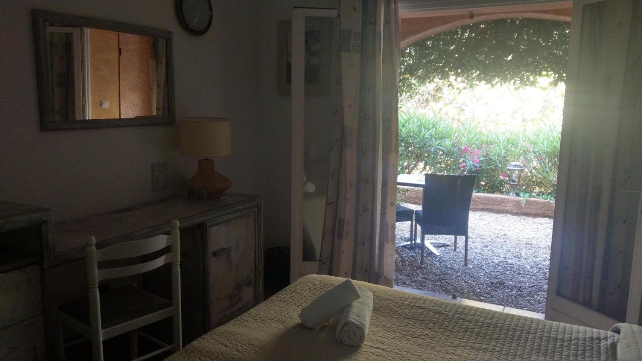 Hotel Athénopolis à Grimaud Extérieur photo