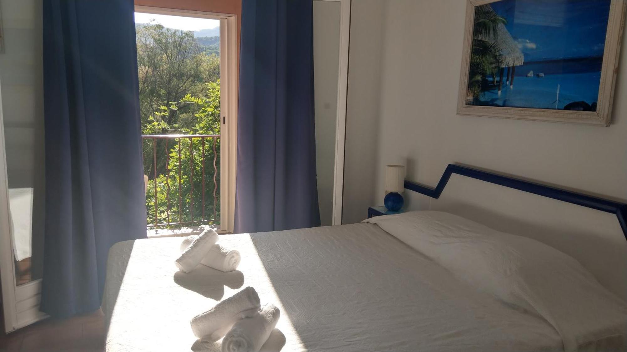 Hotel Athénopolis à Grimaud Extérieur photo