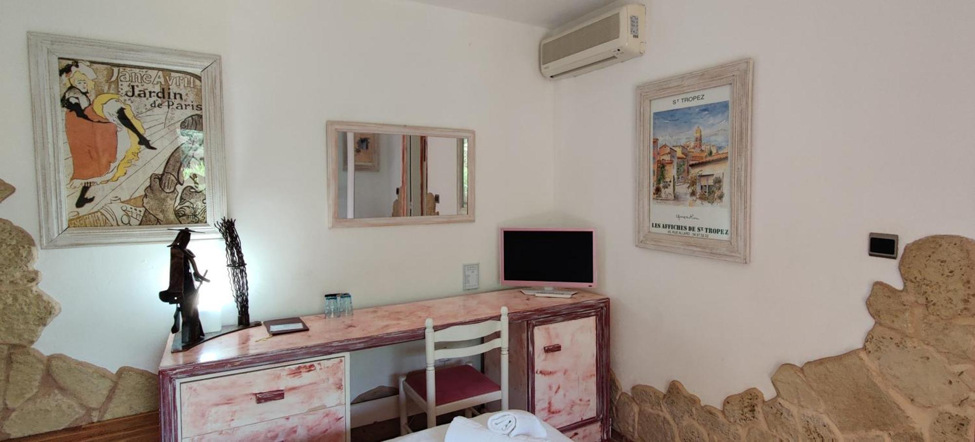 Hotel Athénopolis à Grimaud Extérieur photo