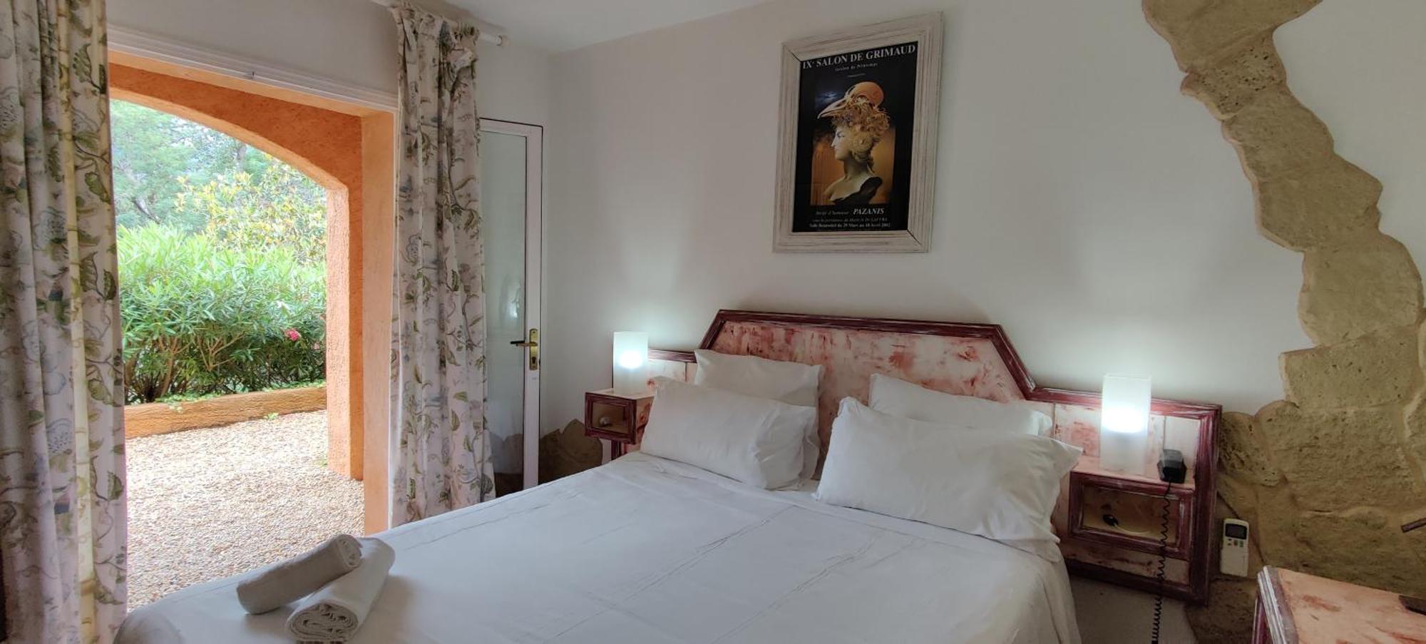 Hotel Athénopolis à Grimaud Extérieur photo