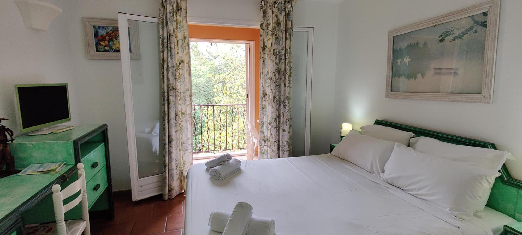 Hotel Athénopolis à Grimaud Extérieur photo