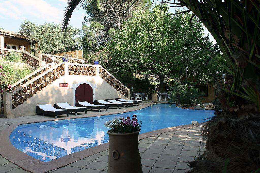 Hotel Athénopolis à Grimaud Extérieur photo