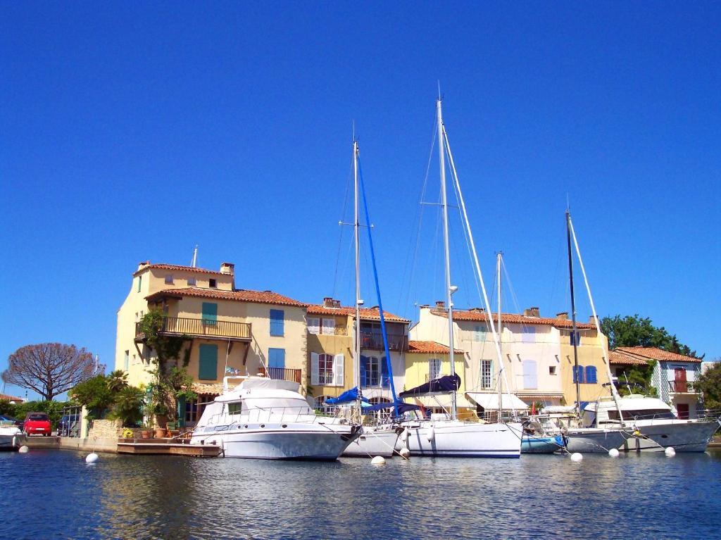 Hotel Athénopolis à Grimaud Extérieur photo