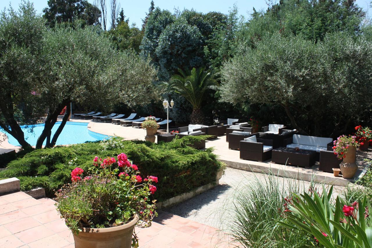 Hotel Athénopolis à Grimaud Extérieur photo