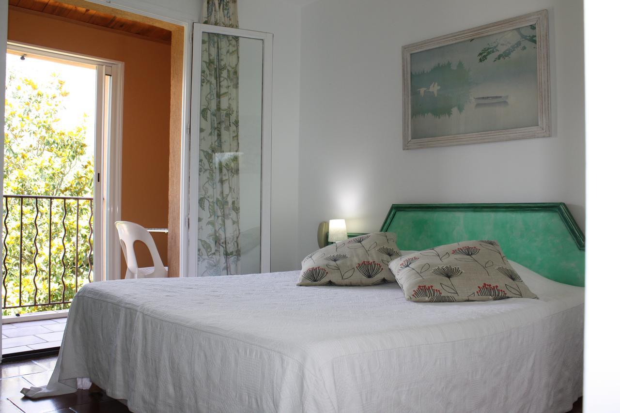 Hotel Athénopolis à Grimaud Extérieur photo
