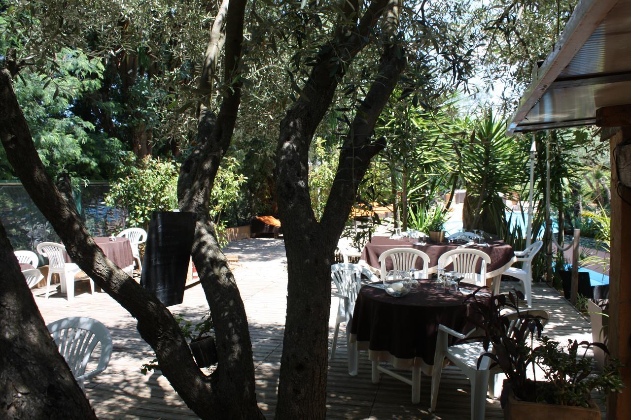 Hotel Athénopolis à Grimaud Extérieur photo