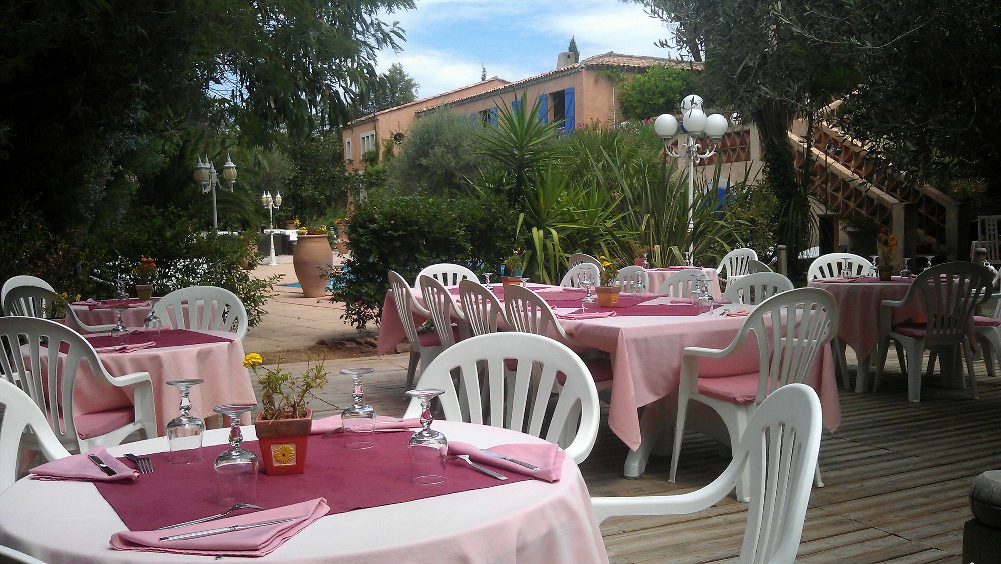 Hotel Athénopolis à Grimaud Extérieur photo