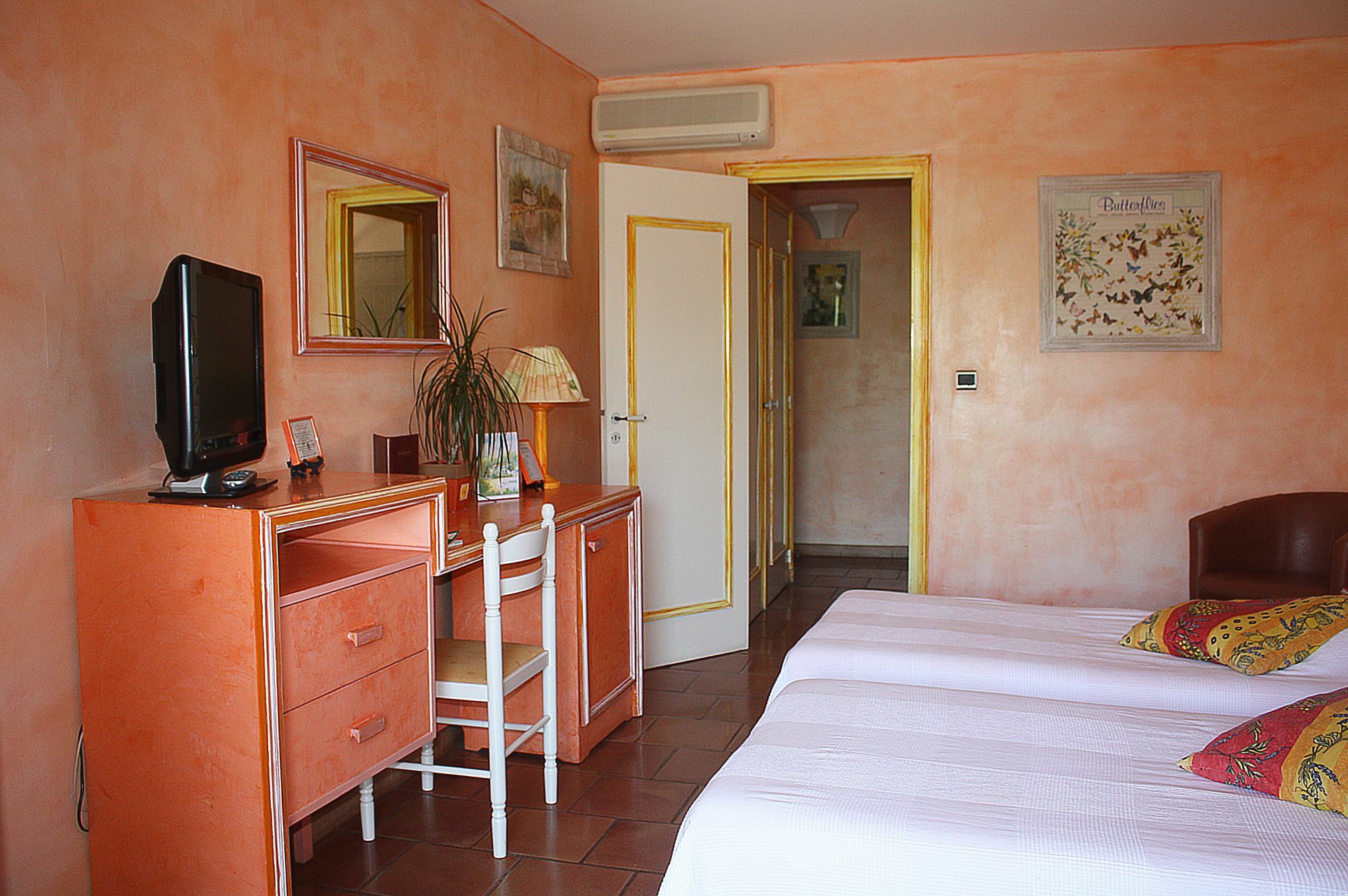 Hotel Athénopolis à Grimaud Extérieur photo
