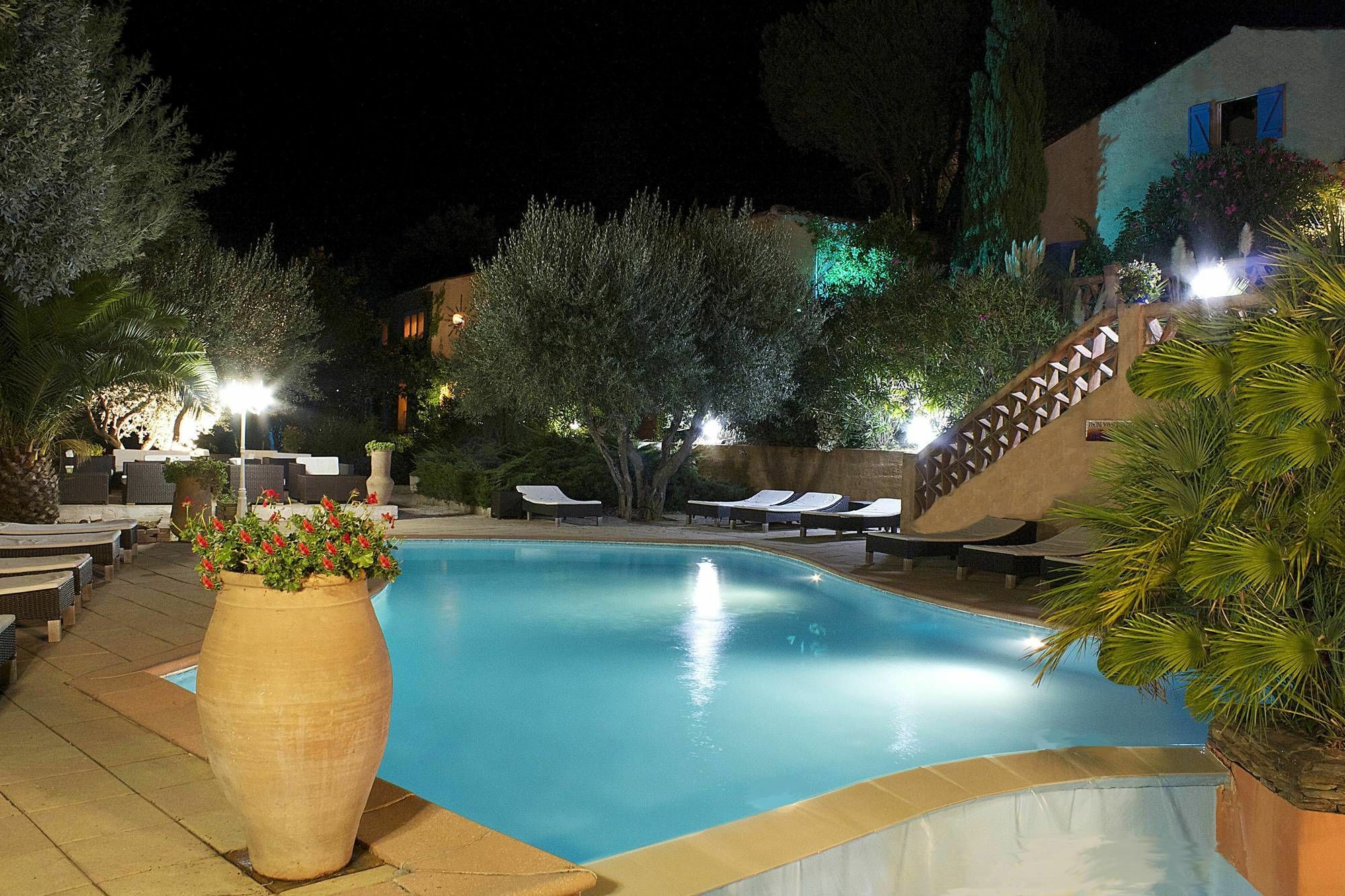 Hotel Athénopolis à Grimaud Extérieur photo