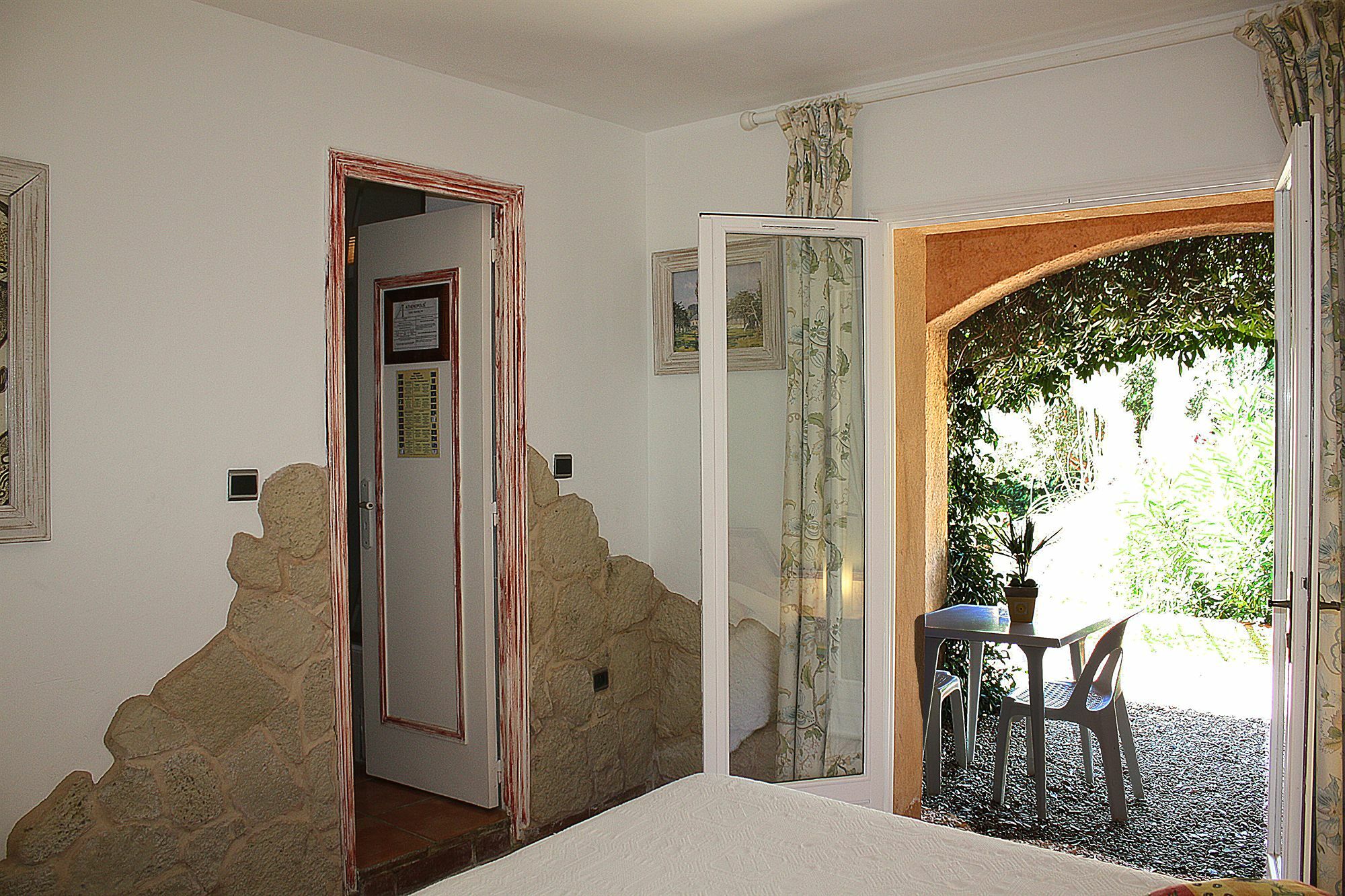 Hotel Athénopolis à Grimaud Extérieur photo