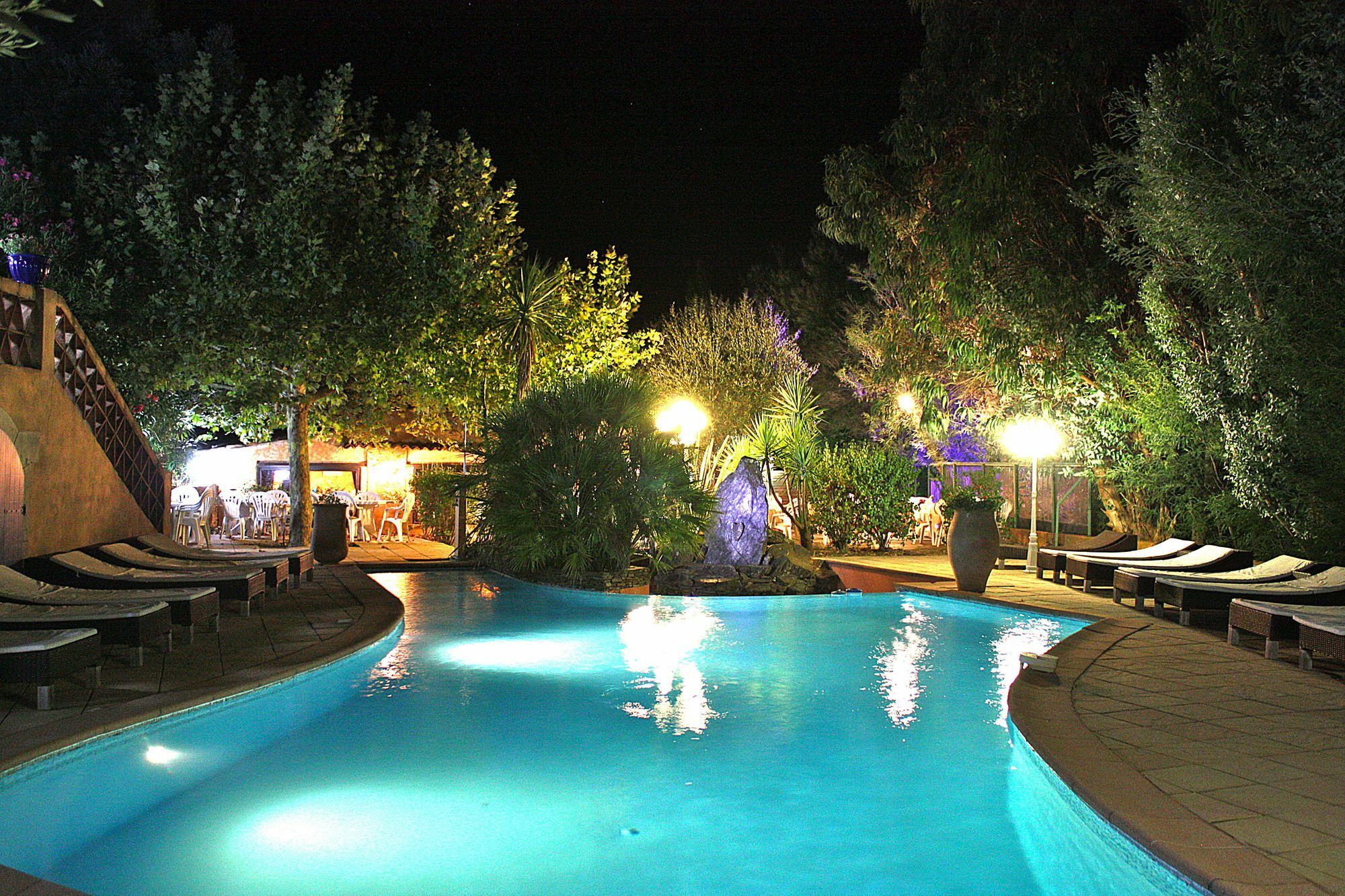 Hotel Athénopolis à Grimaud Extérieur photo