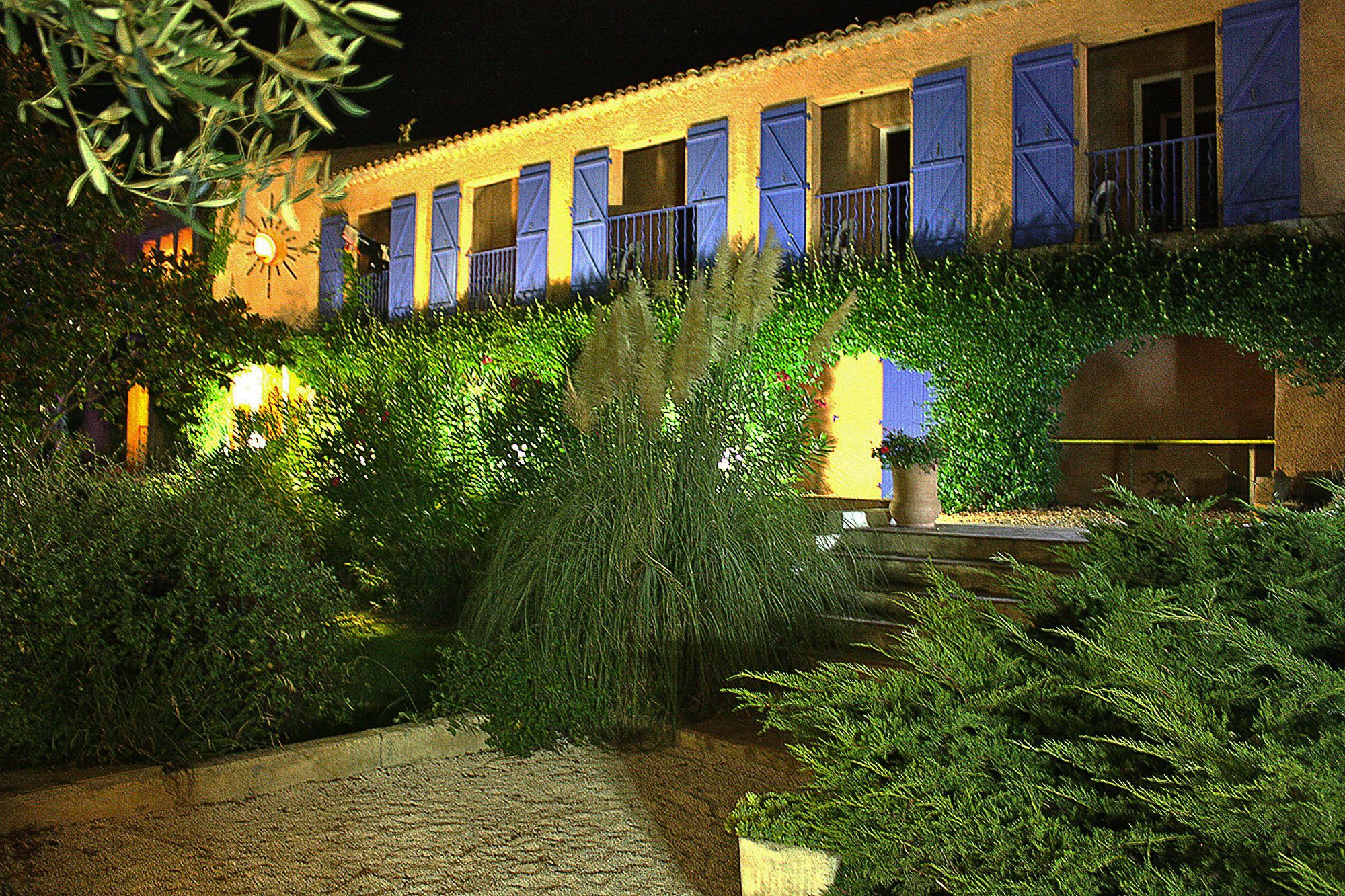 Hotel Athénopolis à Grimaud Extérieur photo