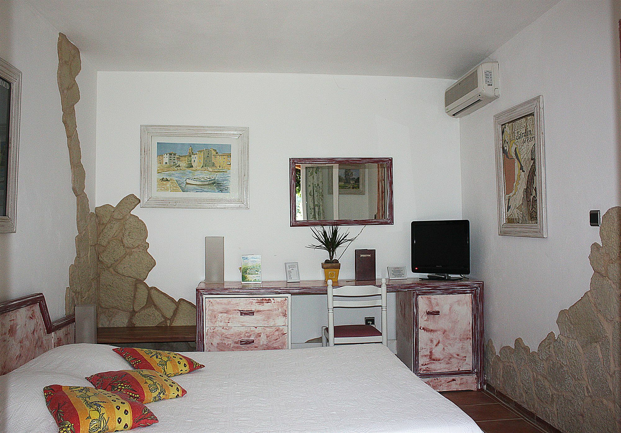 Hotel Athénopolis à Grimaud Extérieur photo