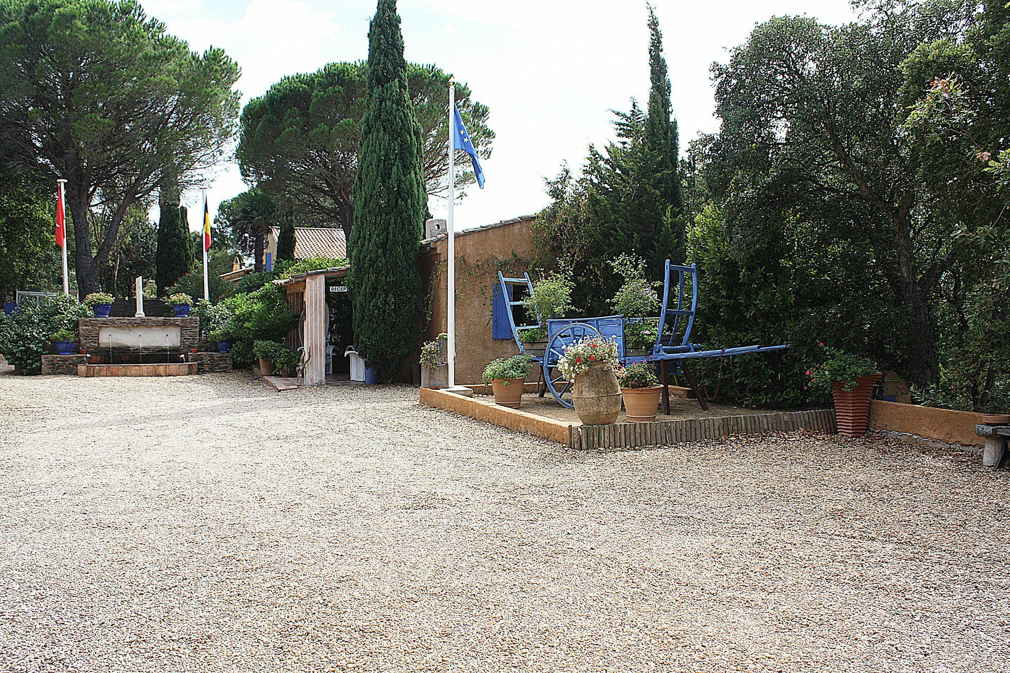 Hotel Athénopolis à Grimaud Extérieur photo
